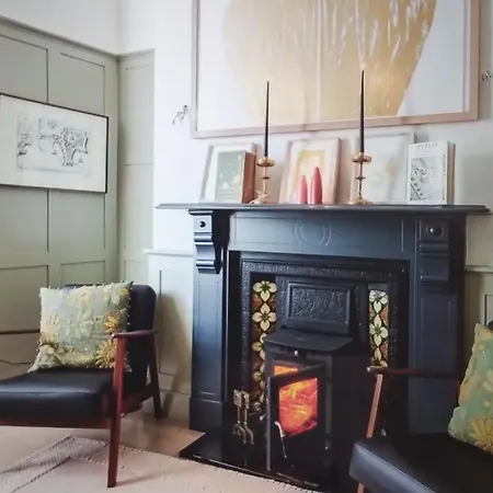 A Tranquil Retreat In Ranelagh Apartment *